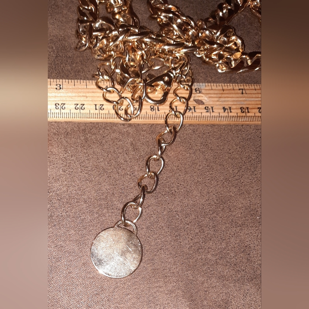Gold Chain Link Women's Belt with Pendant - Picture 5 of 7